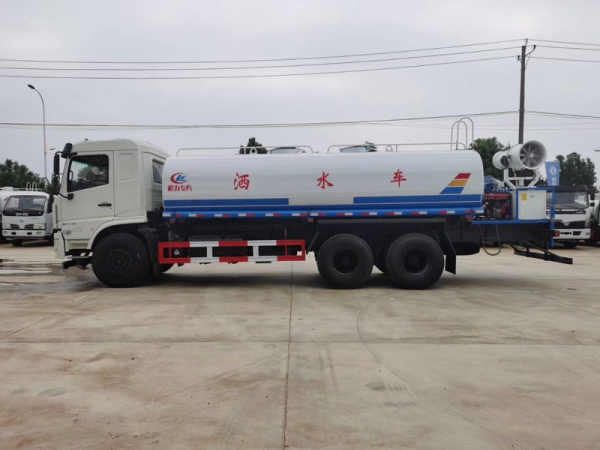 東風(fēng)專(zhuān)底后八輪（20噸）灑水車(chē)