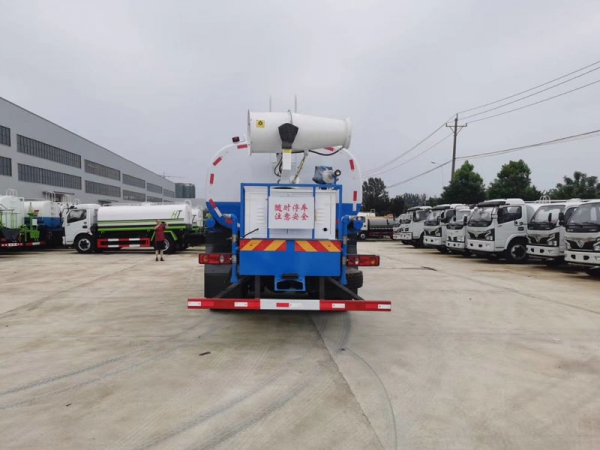 東風(fēng)專(zhuān)底后八輪（20噸）灑水車(chē)