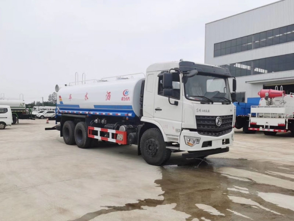 東風(fēng)專(zhuān)底后八輪（20噸）灑水車(chē)