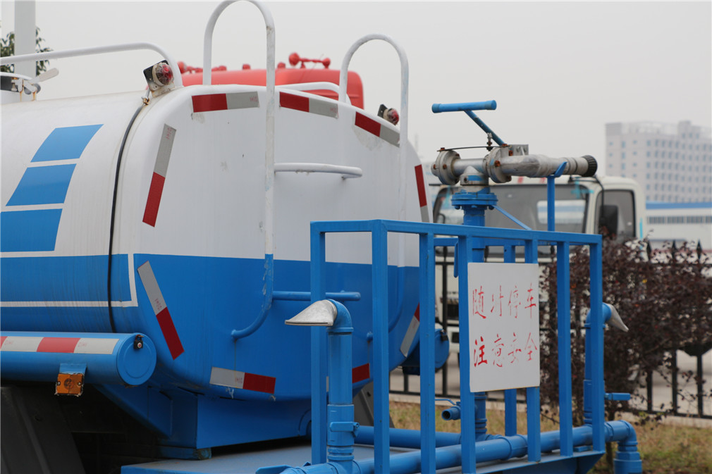 福田時(shí)代（5方）灑水車