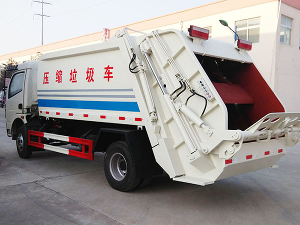 東風(fēng)多利卡壓縮式垃圾車(chē)5-6方