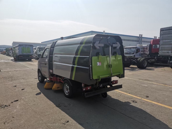 長(zhǎng)安小型掃路車（0.5方水罐，1.5方塵罐）