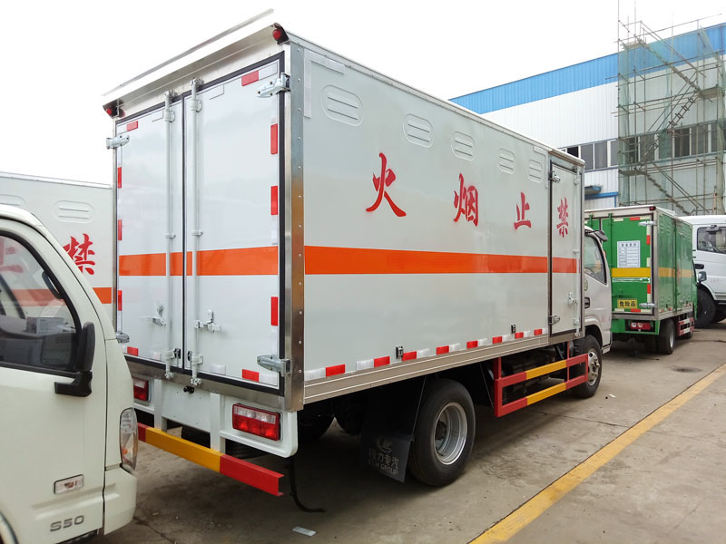 多利卡4.1米（藍(lán)牌）液體廂式車(chē)