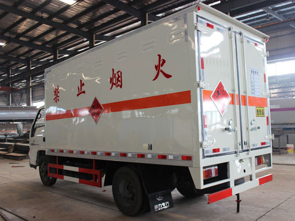 江鈴4.1米（藍(lán)牌）雜項(xiàng)危險品廂式車