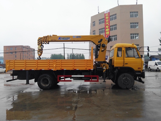 東風(fēng)153單橋6.3噸隨車吊