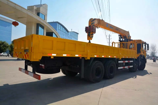 東風T5前四后八16噸隨車吊現(xiàn)車