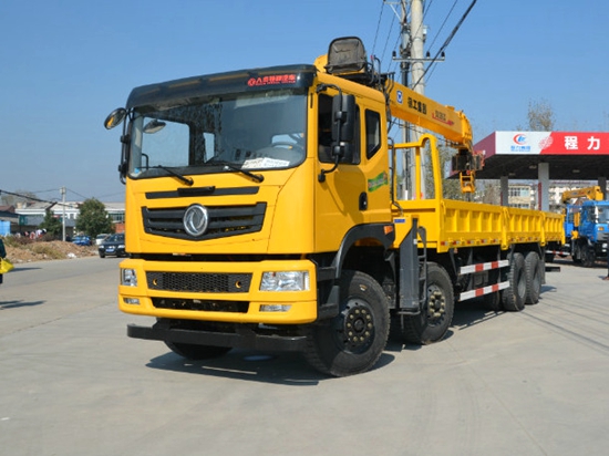 東風T5前四后八16噸隨車吊現(xiàn)車