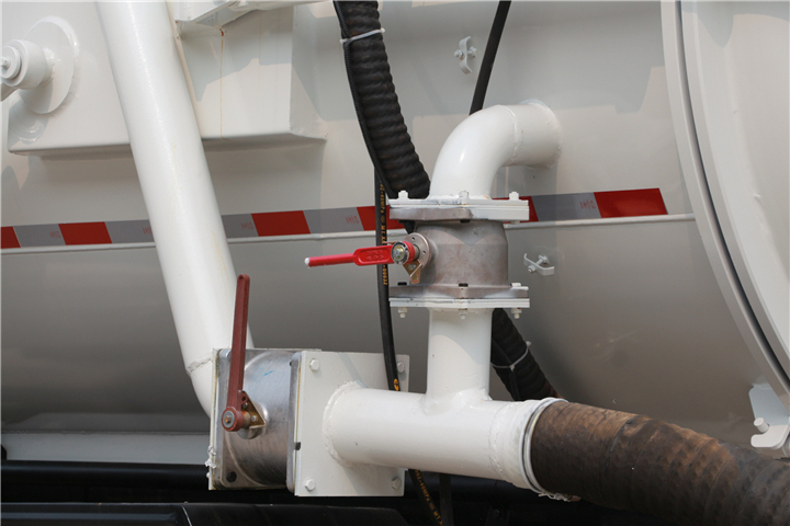 東風(fēng)后八輪16方吸污車(chē)