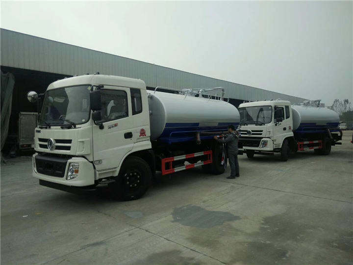 東風(fēng)御虎12.5方吸糞車(chē)