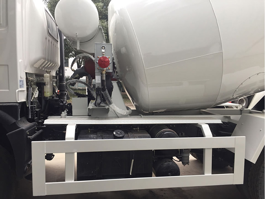 2017款東風6方攪拌車（國五）