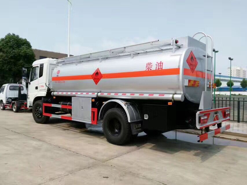  國(guó)五東風(fēng)12.5方運(yùn)油車