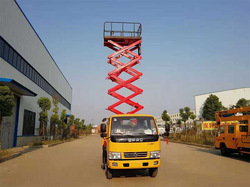 東風(fēng)8-10米升降平臺(tái)車(chē)