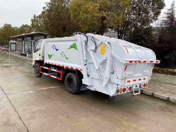 可進(jìn)地下室江鈴順達(dá)國(guó)六6方壓縮式垃圾車