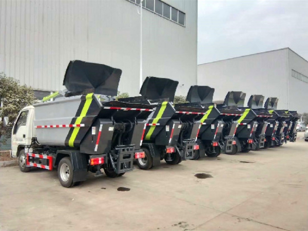 福田小卡3國(guó)六4方無(wú)泄漏后掛壓縮垃圾車