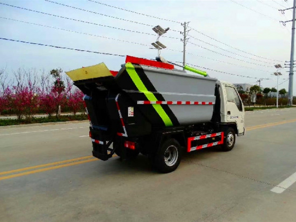 福田小卡3國(guó)六4方無(wú)泄漏后掛壓縮垃圾車