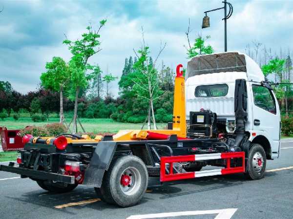 國六東風(fēng)多利卡8方車廂可卸式（鉤臂）垃圾車