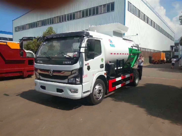 東風(fēng)多利卡國(guó)六8方（圓罐）餐廚垃圾車