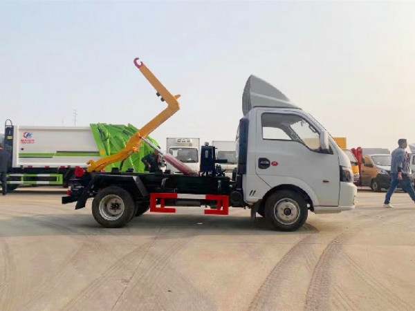 東風(fēng)途逸國(guó)六汽油3~4方車(chē)廂可卸（鉤臂）式垃圾車(chē)