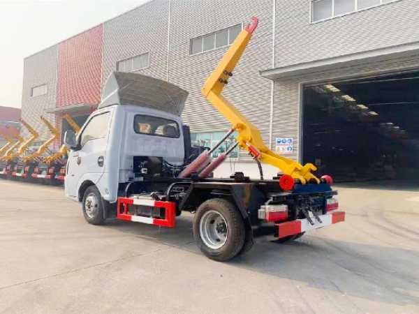 東風(fēng)途逸國(guó)六汽油3~4方車(chē)廂可卸（鉤臂）式垃圾車(chē)