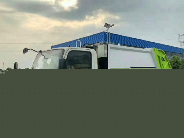 江鈴凱銳國(guó)六8方壓縮式垃圾車