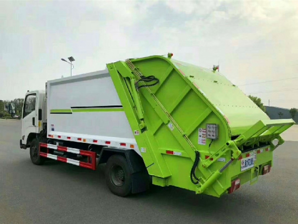 江鈴凱銳國(guó)六8方壓縮式垃圾車