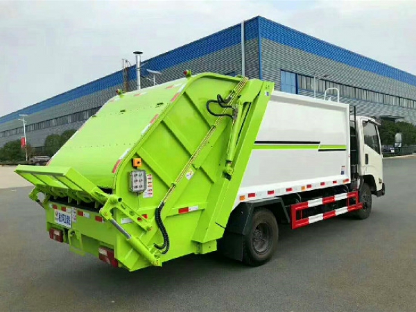 江鈴凱銳國(guó)六8方壓縮式垃圾車