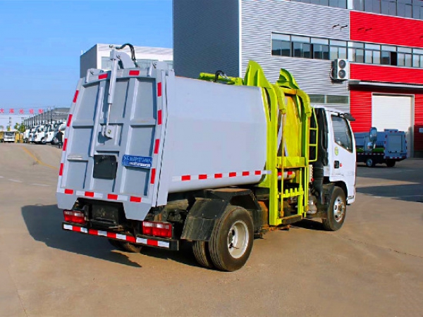 凱馬國六6方藍(lán)牌自裝卸掛桶）式垃圾車