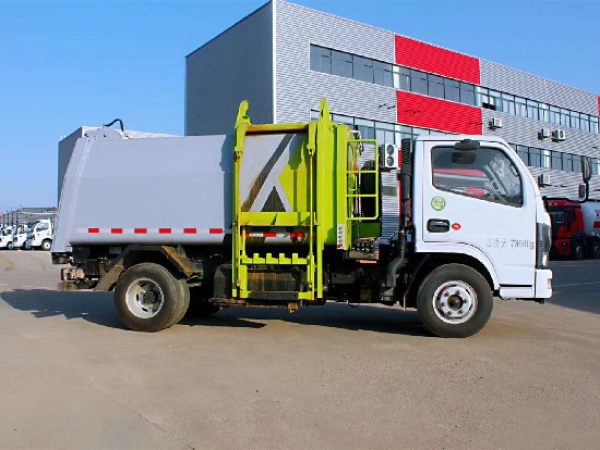 凱馬國六6方藍(lán)牌自裝卸掛桶）式垃圾車