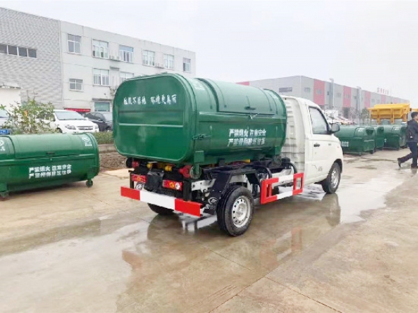 福田祥菱汽油國(guó)六車廂可卸（3方鉤臂）式垃圾車