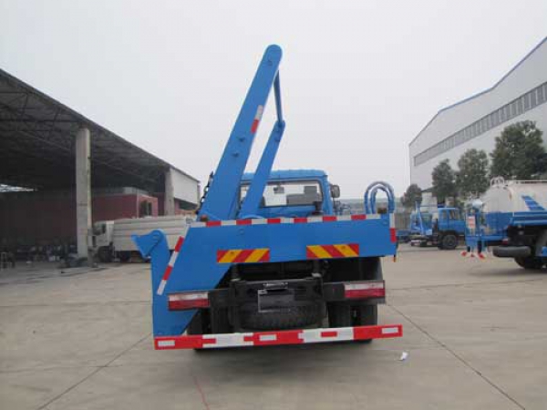 東風(fēng)153側(cè)擺臂式垃圾車（8-10方）