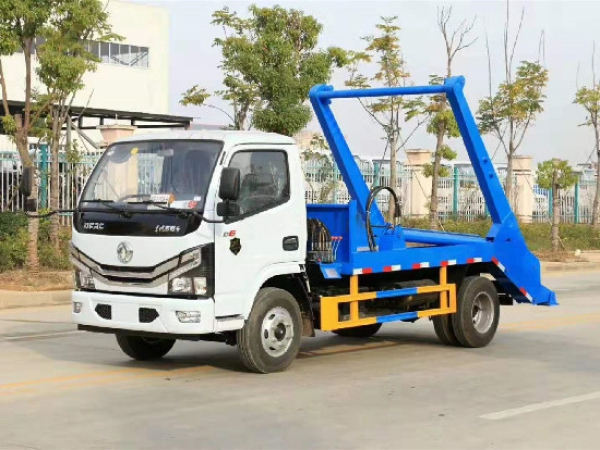 東風(fēng)小多利卡國(guó)六5方擺臂式垃圾車(chē)