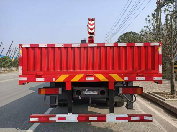 國(guó)六柳汽乘龍16-20噸隨車(chē)吊