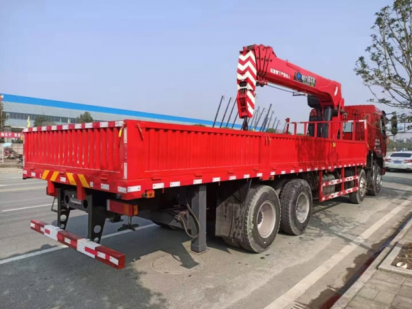 國(guó)六柳汽乘龍16-20噸隨車(chē)吊