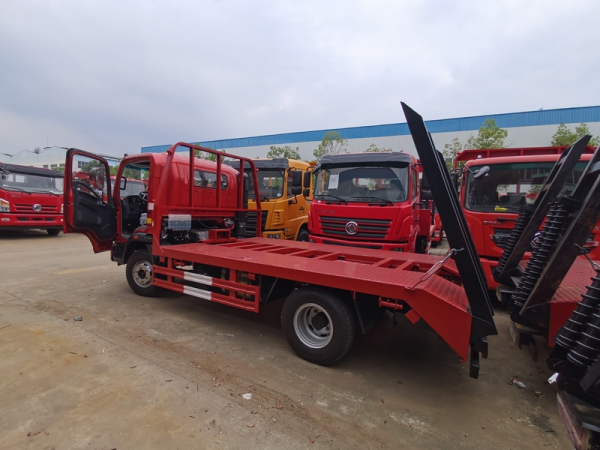 國(guó)六豪沃藍(lán)牌平板運(yùn)輸車