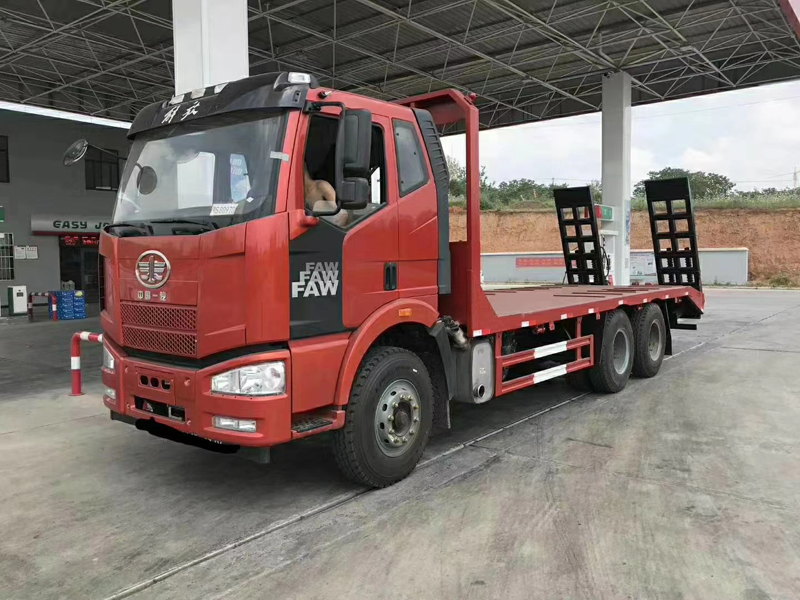 解放J6后八輪平板運(yùn)輸車