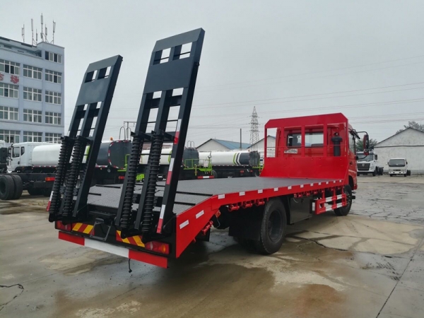 東風(fēng)天錦平板拖車