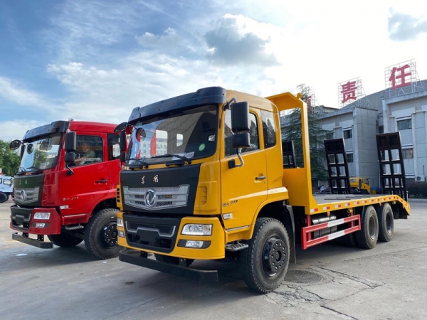 東風(fēng)D17-H后八輪平板拖車