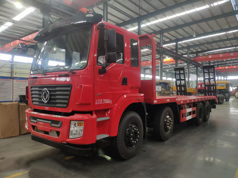 東風(fēng)齊星前四后八挖機(jī)平板拖車(chē)