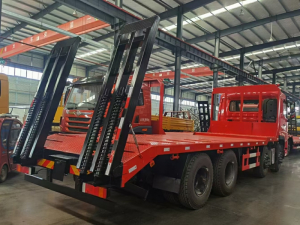 東風(fēng)D7前四后八平板運(yùn)輸車