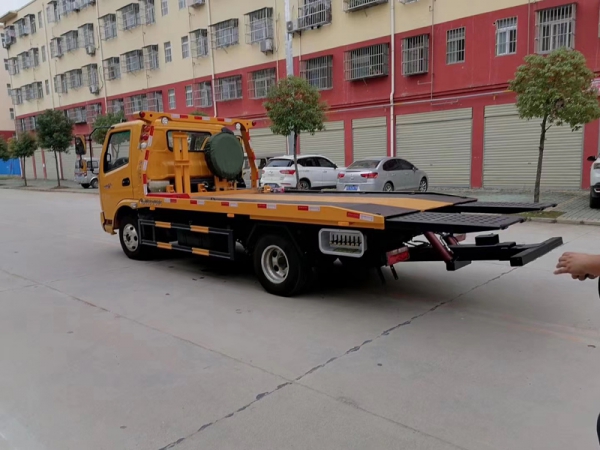 國(guó)六奧馳藍(lán)牌清障車(chē)