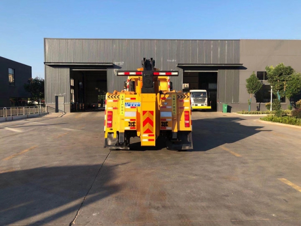 國(guó)六重汽豪瀚13噸拖吊聯(lián)體清障車