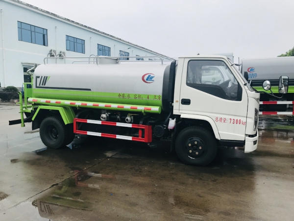 江鈴5噸灑水車廠家價(jià)格