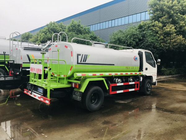 江鈴5噸灑水車廠家價(jià)格