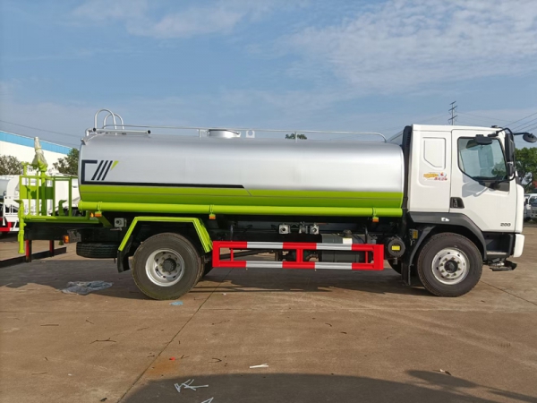 東風(fēng)柳汽15噸灑水車(chē)