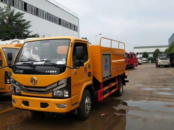 東風(fēng)小多利卡5方高壓清洗車(chē)