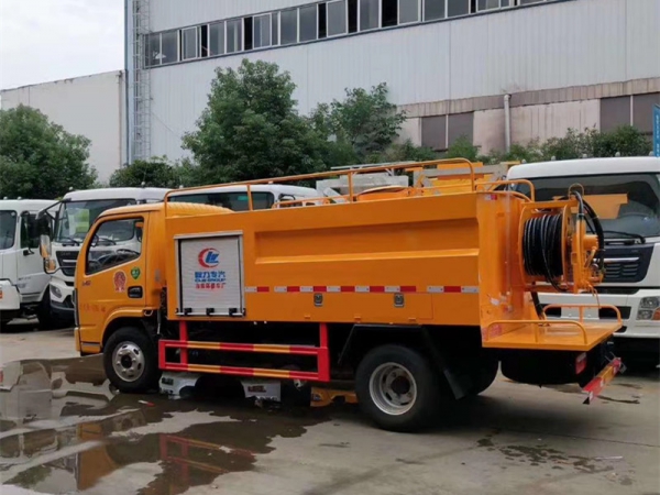 東風(fēng)小多利卡5方高壓清洗車(chē)