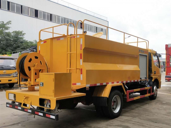 東風(fēng)大多利卡8噸高壓清洗車(chē)