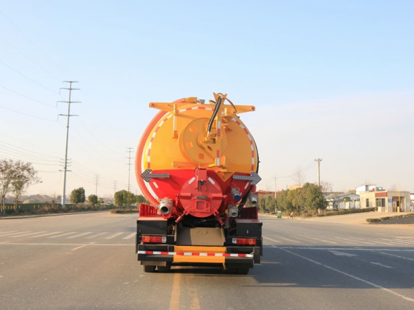 東風(fēng)柳汽前四后八32方清洗吸污車(chē)