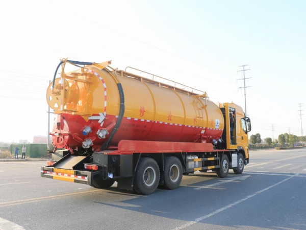 東風(fēng)柳汽前四后八32方清洗吸污車(chē)