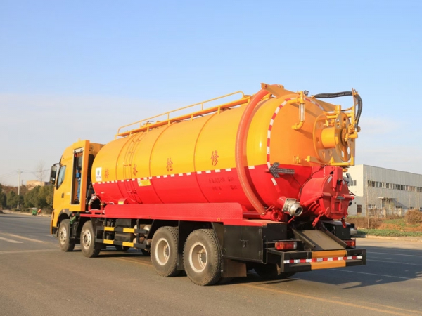 東風(fēng)柳汽前四后八32方清洗吸污車(chē)